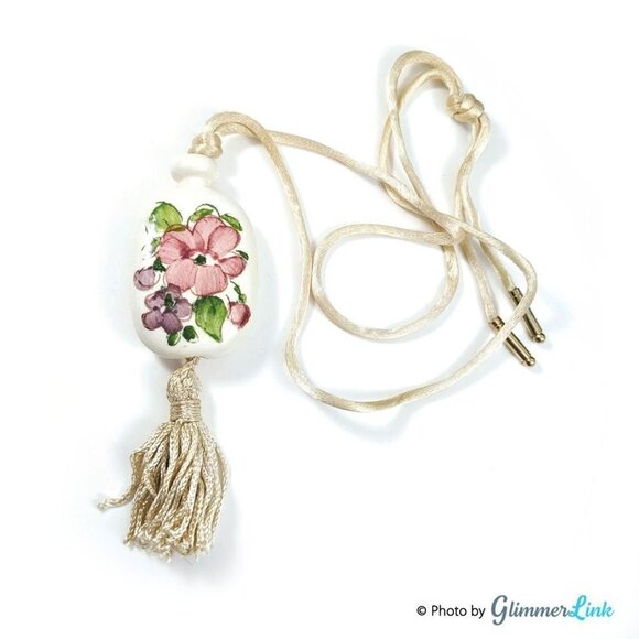 Vintage 1970s Avon Tender Blossoms Hand Painted Floral Ceramic Pendant Necklace - Picture 1 of 8